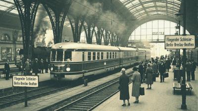 Schnelltriebwagen SVT 137 234 im Bahnhof in den 1930er Jahren Gemini