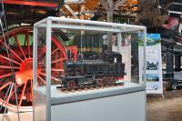 Modell einer Dampflokomotive im Lokschuppen