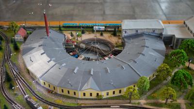 Modell der Lokwelt Freilassing im Maßstab 1:220 Spur Z Ringlokschuppen und Drehscheibe