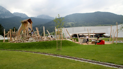 Hans-Peter HP Porsche Traumwerk in Anger, Freigelände mit Parkbahn und Spielplatz