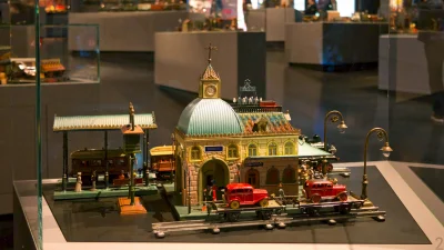 Hans-Peter Porsche Traumwerk in Anger, Blechspielzug und Modelleisenbahn