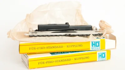 PIKO Standardgleis elektrisches Entkupplungsgleis H0 Hohlprofil Original-Verpackung