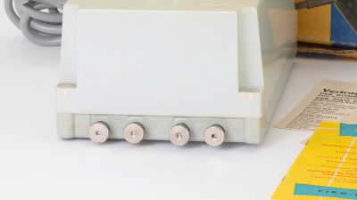 PIKO DDR Fahrregler Fahrzentrale FZ1 Modelleisenbahn Trafo Anschlüsse